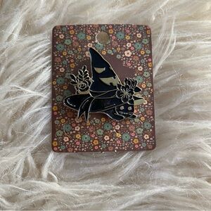 halloween witch hat black cat enamel pin